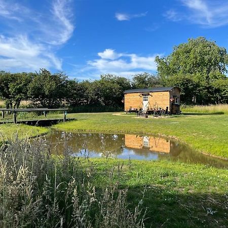 Mountbatten Shepherds Hut & Buckhurst Shepherds Hut Ashford  Exterior photo