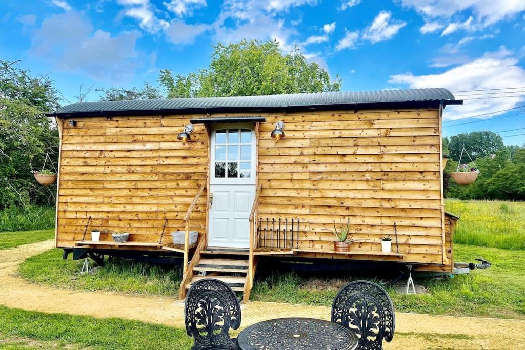 Mountbatten Shepherds Hut & Buckhurst Shepherds Hut Ashford  Exterior photo