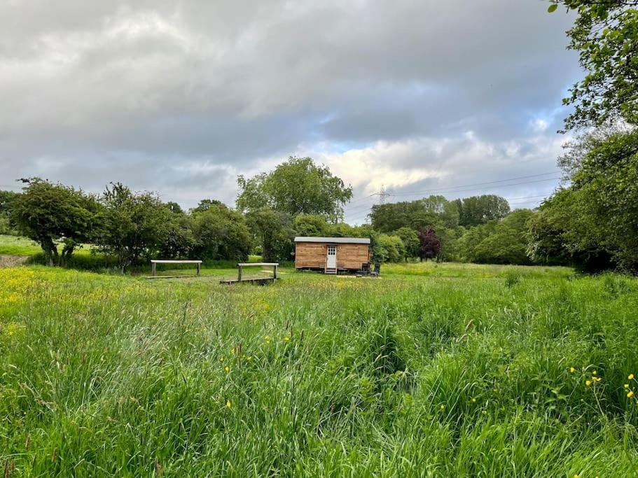 Mountbatten Shepherds Hut & Buckhurst Shepherds Hut Ashford  Exterior photo