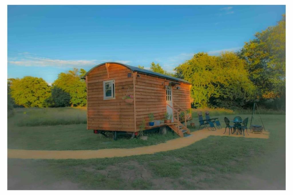 Mountbatten Shepherds Hut & Buckhurst Shepherds Hut Ashford  Exterior photo