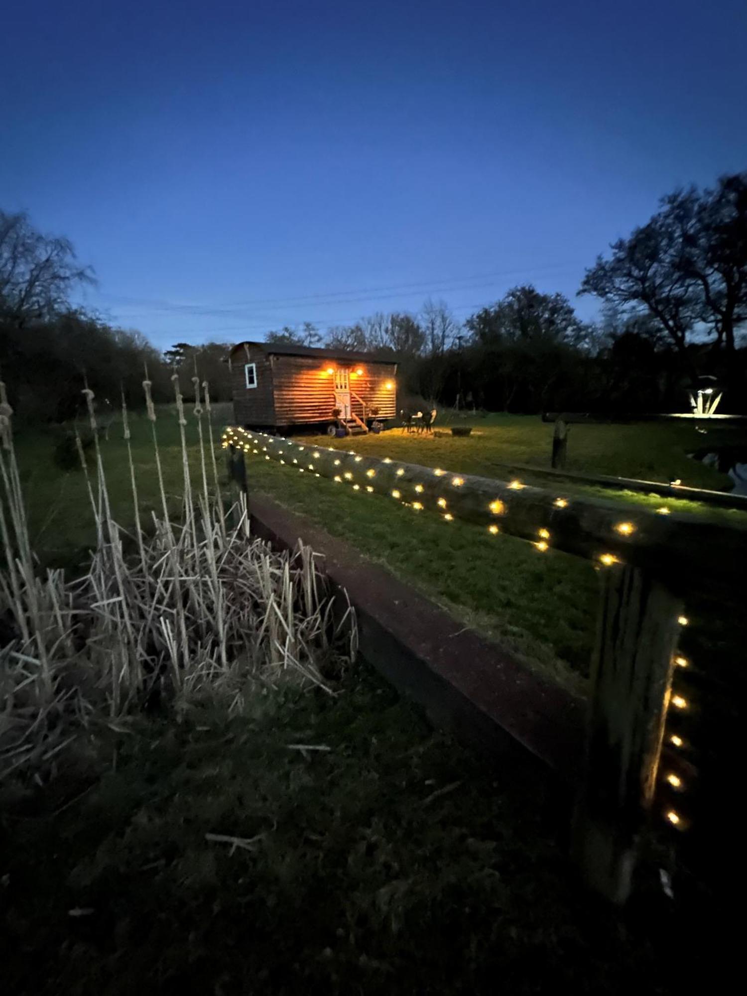 Mountbatten Shepherds Hut & Buckhurst Shepherds Hut Ashford  Exterior photo