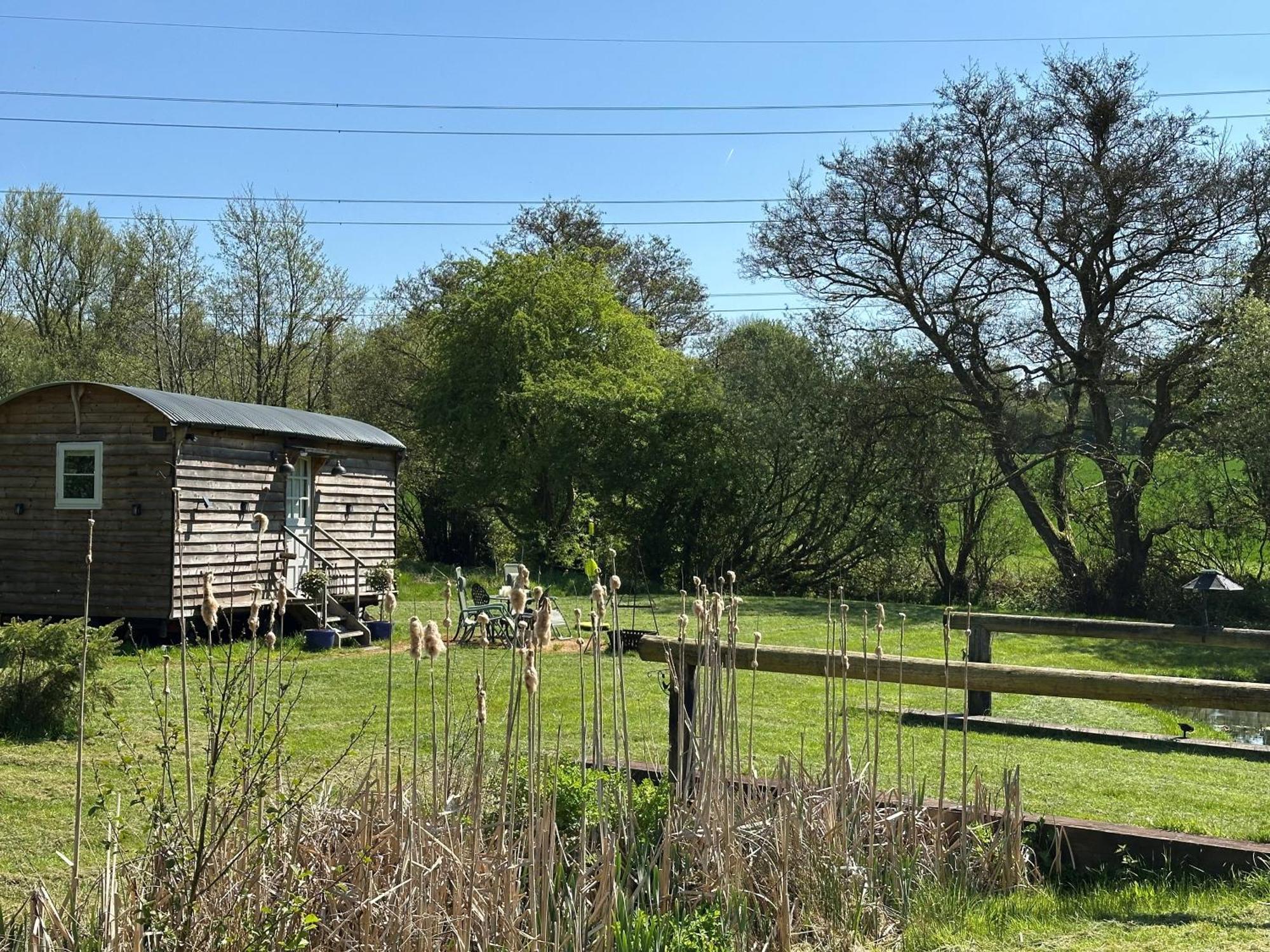 Mountbatten Shepherds Hut & Buckhurst Shepherds Hut Ashford  Exterior photo